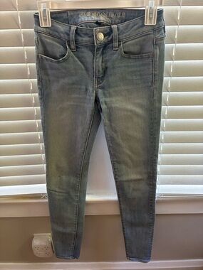 American Eagle Outfitters Women's Skinny Jeans in Faded Blue Wash